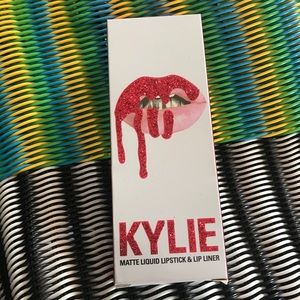 Kylie Cosmetics Head Over Heels Lip Kit